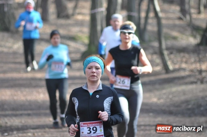 Zdjęcie w galerii na portalu naszraciborz.pl: Raciborzanie Tomasz Marcinek i Anna Szyjka wygrali V Bieg Twardziela wiadomości z regionu