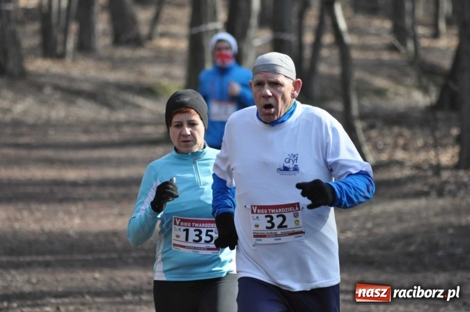 Zdjęcie w galerii na portalu naszraciborz.pl: Raciborzanie Tomasz Marcinek i Anna Szyjka wygrali V Bieg Twardziela wiadomości z regionu
