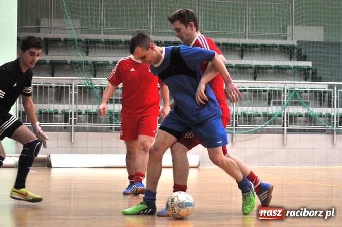 Zdjęcie w galerii na portalu naszraciborz.pl: Zakończenie Halowej Ligi Piłki Nożnej  wiadomości z regionu