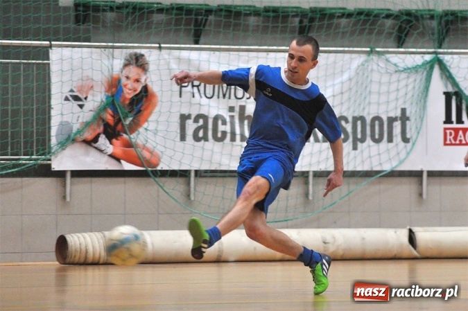 Zdjęcie w galerii na portalu naszraciborz.pl: Zakończenie Halowej Ligi Piłki Nożnej  wiadomości z regionu