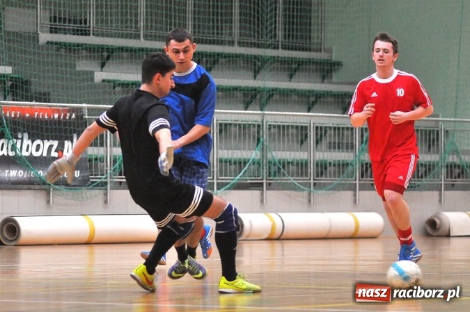 Zdjęcie w galerii na portalu naszraciborz.pl: Zakończenie Halowej Ligi Piłki Nożnej  wiadomości z regionu