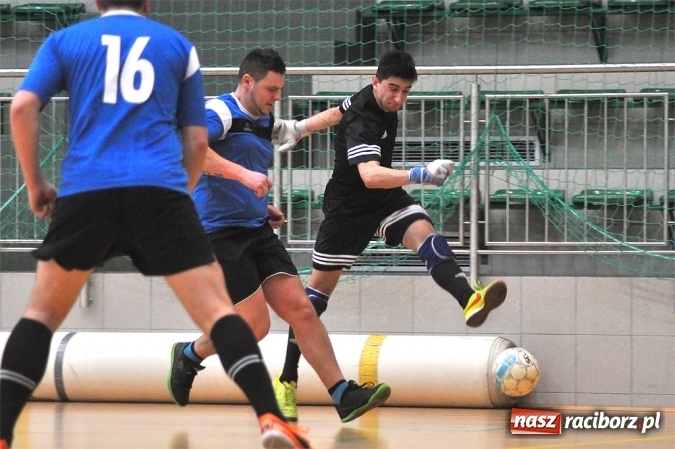 Zdjęcie w galerii na portalu naszraciborz.pl: Zakończenie Halowej Ligi Piłki Nożnej  wiadomości z regionu