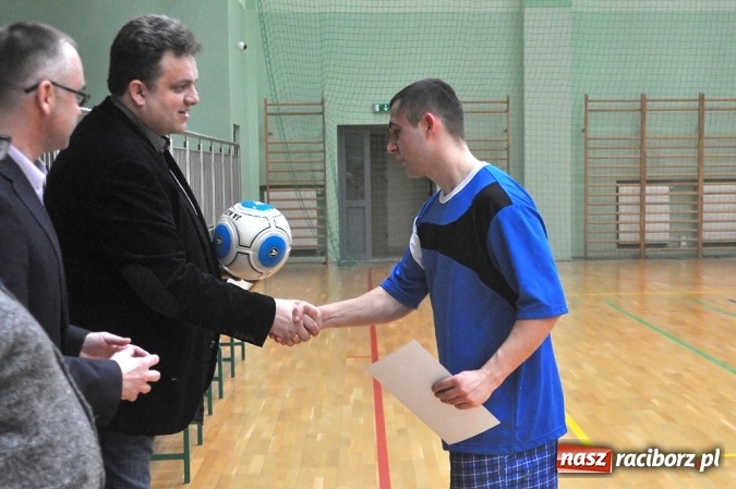 Zdjęcie w galerii na portalu naszraciborz.pl: Zakończenie Halowej Ligi Piłki Nożnej  wiadomości z regionu