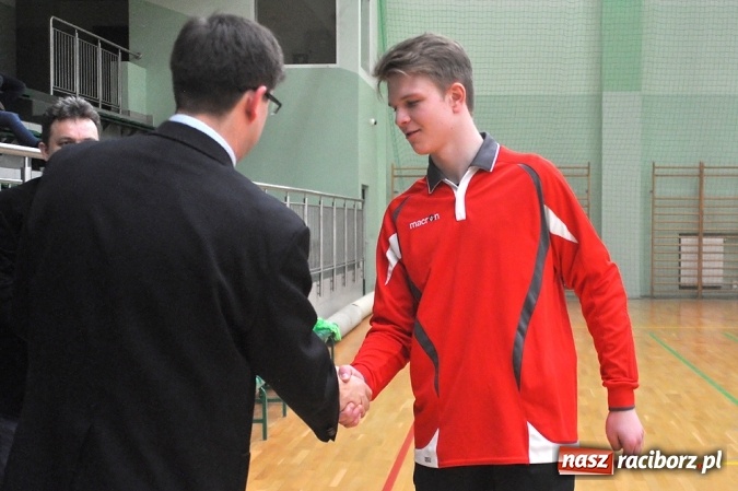 Zdjęcie w galerii na portalu naszraciborz.pl: Zakończenie Halowej Ligi Piłki Nożnej  wiadomości z regionu