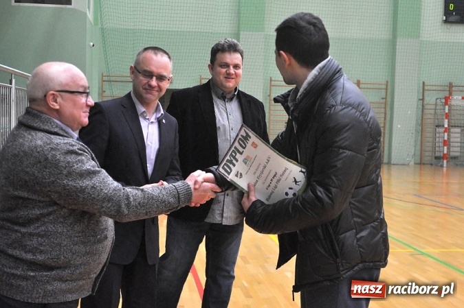 Zdjęcie w galerii na portalu naszraciborz.pl: Zakończenie Halowej Ligi Piłki Nożnej  wiadomości z regionu