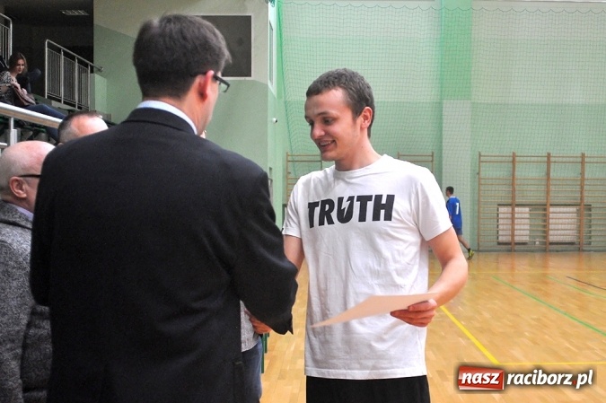 Zdjęcie w galerii na portalu naszraciborz.pl: Zakończenie Halowej Ligi Piłki Nożnej  wiadomości z regionu