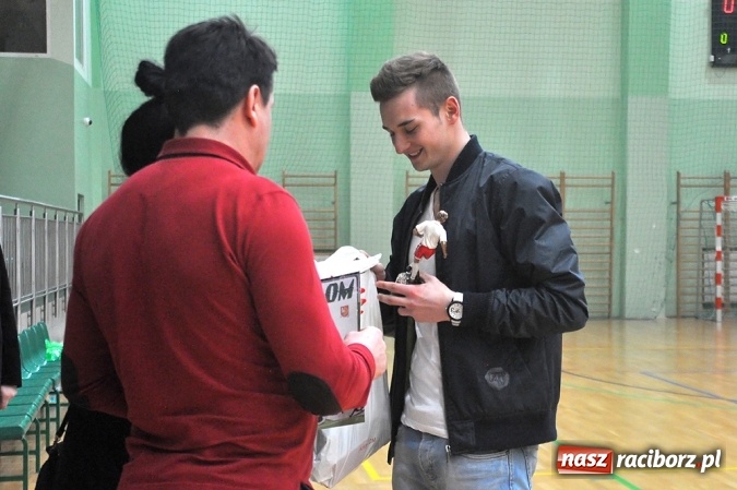 Zdjęcie w galerii na portalu naszraciborz.pl: Zakończenie Halowej Ligi Piłki Nożnej  wiadomości z regionu