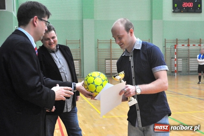 Zdjęcie w galerii na portalu naszraciborz.pl: Zakończenie Halowej Ligi Piłki Nożnej  wiadomości z regionu