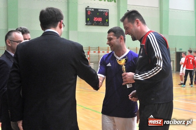 Zdjęcie w galerii na portalu naszraciborz.pl: Zakończenie Halowej Ligi Piłki Nożnej  wiadomości z regionu