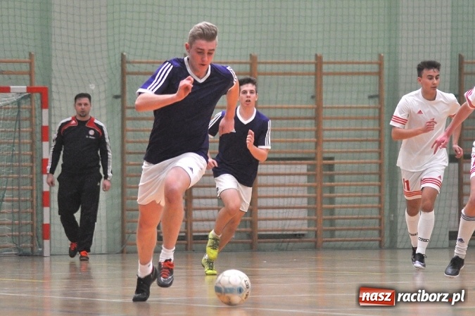 Zdjęcie w galerii na portalu naszraciborz.pl: Zakończenie Halowej Ligi Piłki Nożnej  wiadomości z regionu