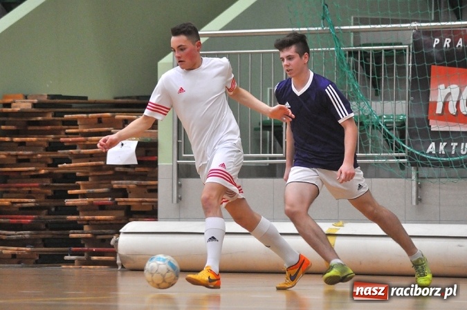 Zdjęcie w galerii na portalu naszraciborz.pl: Zakończenie Halowej Ligi Piłki Nożnej  wiadomości z regionu