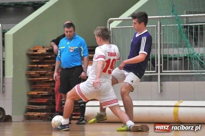 Zdjęcie w galerii na portalu naszraciborz.pl: Zakończenie Halowej Ligi Piłki Nożnej  wiadomości z regionu