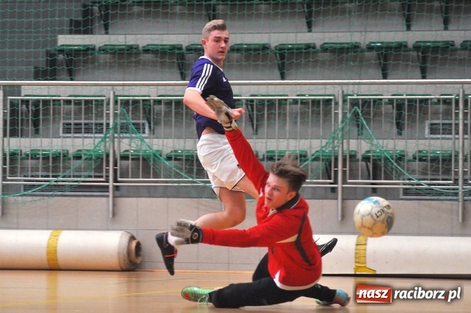 Zdjęcie w galerii na portalu naszraciborz.pl: Zakończenie Halowej Ligi Piłki Nożnej  wiadomości z regionu