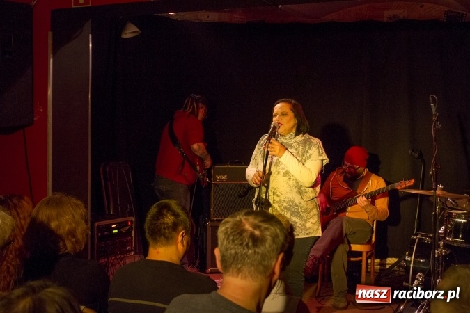 Zdjęcie w galerii na portalu naszraciborz.pl: Grażyna Łobaszewska - 40 lat na scenie, dziś na Końcu Świata w Raciborzu wiadomości z regionu