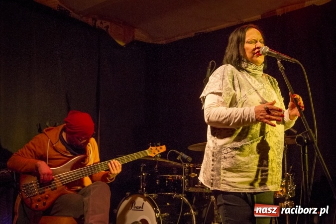 Zdjęcie w galerii na portalu naszraciborz.pl: Grażyna Łobaszewska - 40 lat na scenie, dziś na Końcu Świata w Raciborzu wiadomości z regionu