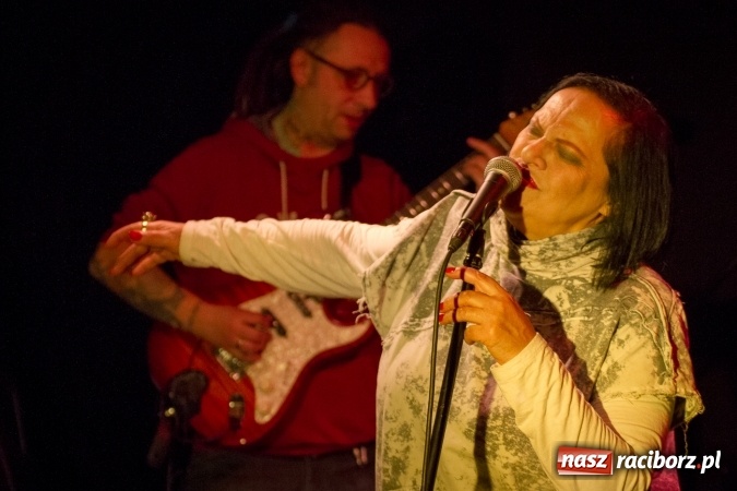 Zdjęcie w galerii na portalu naszraciborz.pl: Grażyna Łobaszewska - 40 lat na scenie, dziś na Końcu Świata w Raciborzu wiadomości z regionu