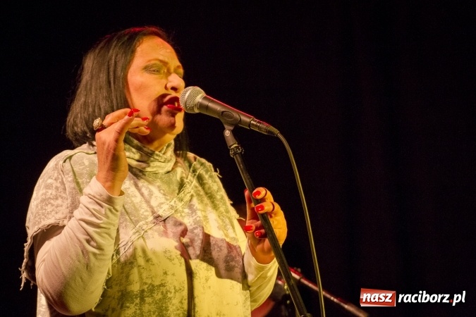 Zdjęcie w galerii na portalu naszraciborz.pl: Grażyna Łobaszewska - 40 lat na scenie, dziś na Końcu Świata w Raciborzu wiadomości z regionu
