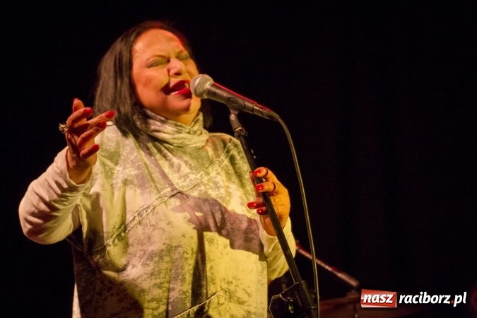 Zdjęcie w galerii na portalu naszraciborz.pl: Grażyna Łobaszewska - 40 lat na scenie, dziś na Końcu Świata w Raciborzu wiadomości z regionu