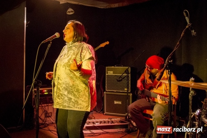 Zdjęcie w galerii na portalu naszraciborz.pl: Grażyna Łobaszewska - 40 lat na scenie, dziś na Końcu Świata w Raciborzu wiadomości z regionu