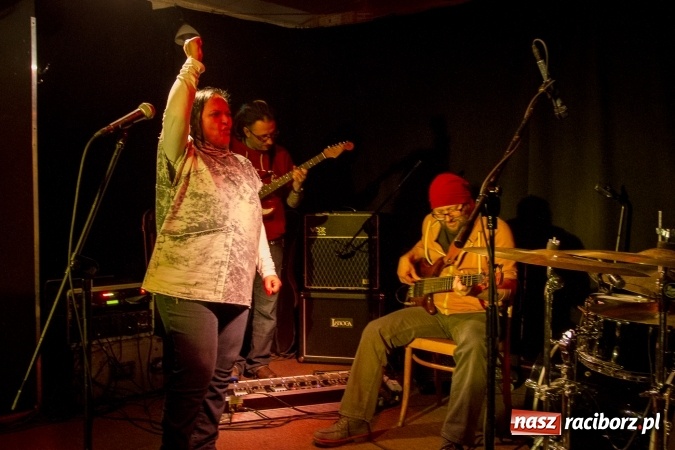 Zdjęcie w galerii na portalu naszraciborz.pl: Grażyna Łobaszewska - 40 lat na scenie, dziś na Końcu Świata w Raciborzu wiadomości z regionu