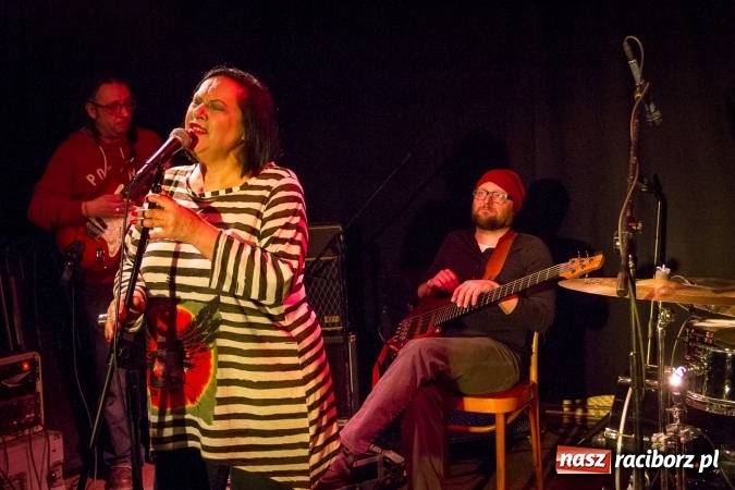 Zdjęcie w galerii na portalu naszraciborz.pl: Grażyna Łobaszewska - 40 lat na scenie, dziś na Końcu Świata w Raciborzu wiadomości z regionu