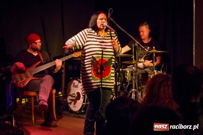 Zdjęcie w galerii na portalu naszraciborz.pl: Grażyna Łobaszewska - 40 lat na scenie, dziś na Końcu Świata w Raciborzu wiadomości z regionu