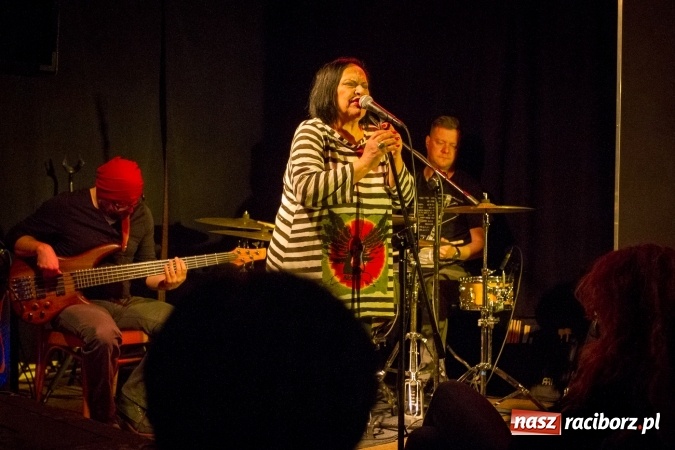 Zdjęcie w galerii na portalu naszraciborz.pl: Grażyna Łobaszewska - 40 lat na scenie, dziś na Końcu Świata w Raciborzu wiadomości z regionu
