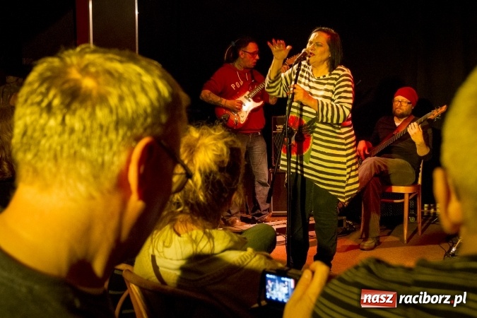 Zdjęcie w galerii na portalu naszraciborz.pl: Grażyna Łobaszewska - 40 lat na scenie, dziś na Końcu Świata w Raciborzu wiadomości z regionu