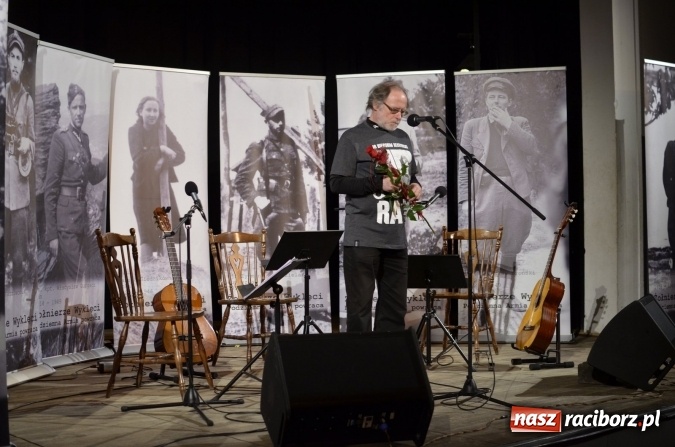 Zdjęcie w galerii na portalu naszraciborz.pl: Podziemna armia powraca - Jerzy Zelnik w Strzesze wiadomości z regionu