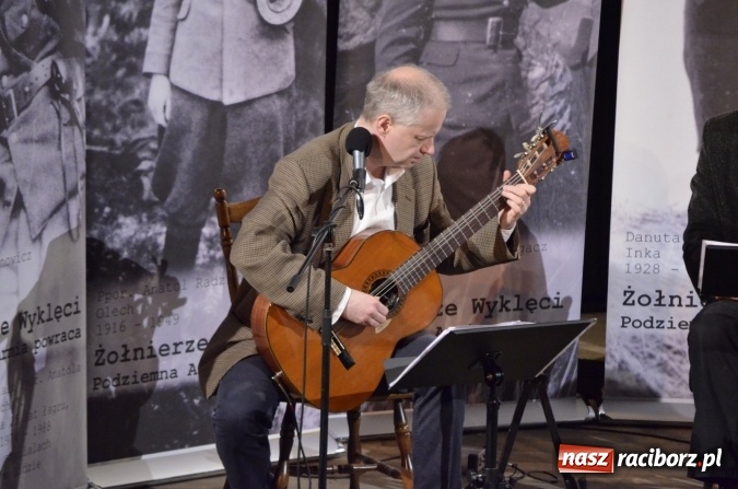 Zdjęcie w galerii na portalu naszraciborz.pl: Podziemna armia powraca - Jerzy Zelnik w Strzesze wiadomości z regionu