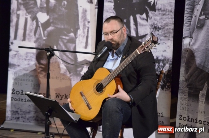 Zdjęcie w galerii na portalu naszraciborz.pl: Podziemna armia powraca - Jerzy Zelnik w Strzesze wiadomości z regionu