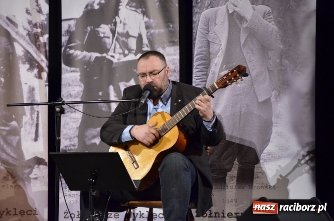 Zdjęcie w galerii na portalu naszraciborz.pl: Podziemna armia powraca - Jerzy Zelnik w Strzesze wiadomości z regionu