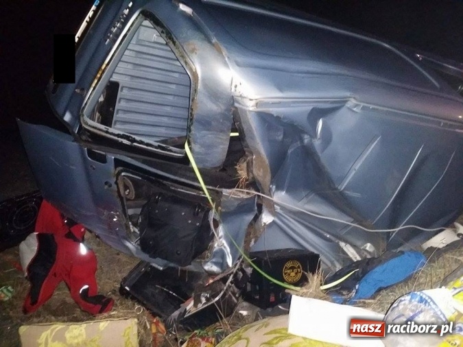 Zdjęcie w galerii na portalu naszraciborz.pl: Dachowanie peugeota na DK 45 w Zabełkowie wiadomości z regionu