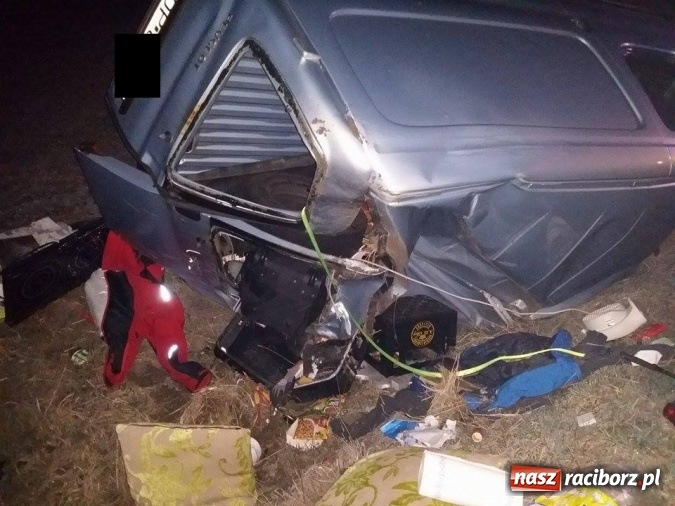 Zdjęcie w galerii na portalu naszraciborz.pl: Dachowanie peugeota na DK 45 w Zabełkowie wiadomości z regionu