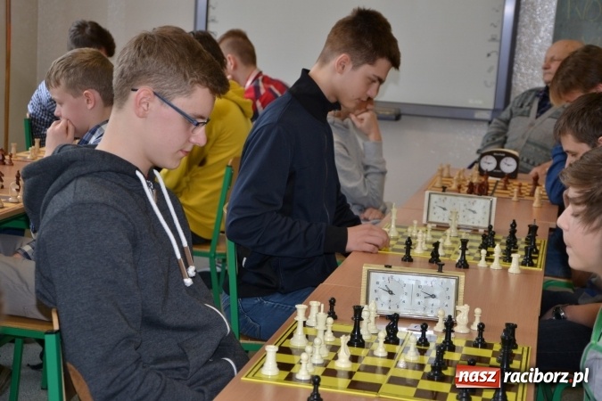 Zdjęcie w galerii na portalu naszraciborz.pl: Gimnazjum nr 2 i ZSO Tworków zwycięzcami rejonowych zawodów szachowych wiadomości z regionu