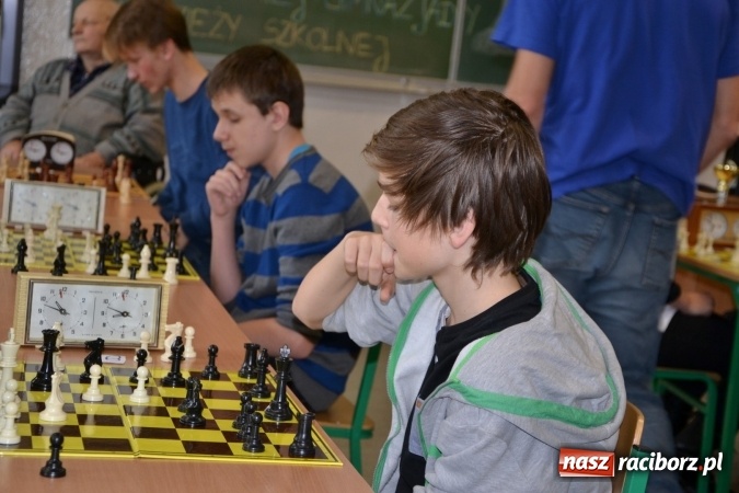Zdjęcie w galerii na portalu naszraciborz.pl: Gimnazjum nr 2 i ZSO Tworków zwycięzcami rejonowych zawodów szachowych wiadomości z regionu
