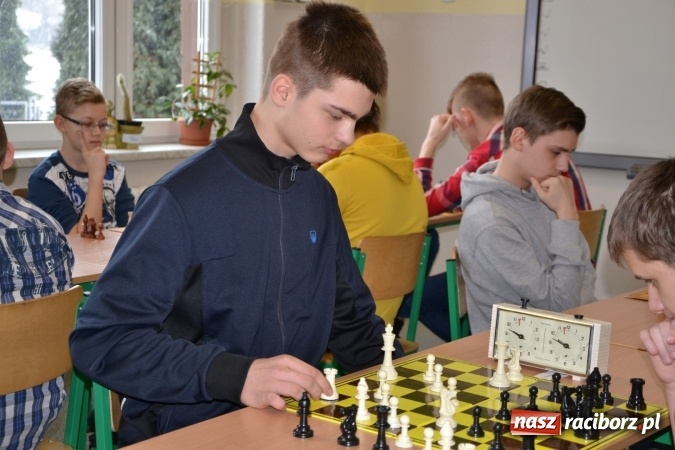 Zdjęcie w galerii na portalu naszraciborz.pl: Gimnazjum nr 2 i ZSO Tworków zwycięzcami rejonowych zawodów szachowych wiadomości z regionu