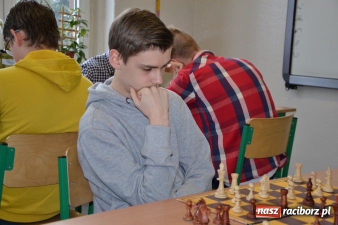 Zdjęcie w galerii na portalu naszraciborz.pl: Gimnazjum nr 2 i ZSO Tworków zwycięzcami rejonowych zawodów szachowych wiadomości z regionu