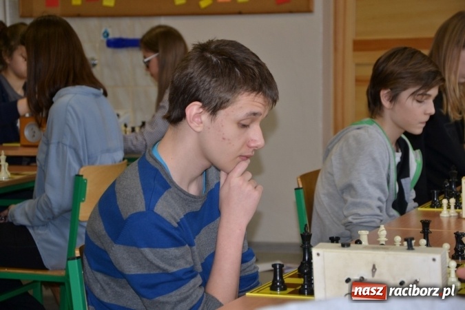 Zdjęcie w galerii na portalu naszraciborz.pl: Gimnazjum nr 2 i ZSO Tworków zwycięzcami rejonowych zawodów szachowych wiadomości z regionu