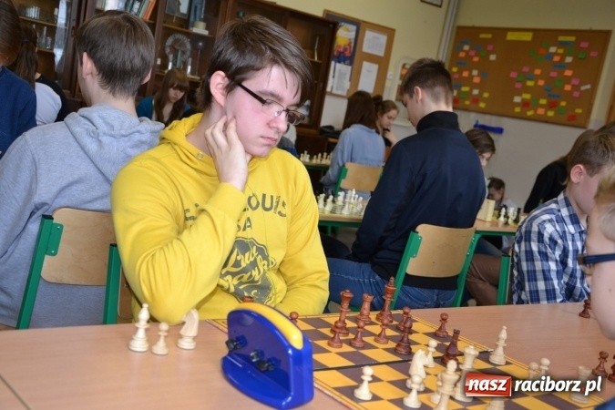 Zdjęcie w galerii na portalu naszraciborz.pl: Gimnazjum nr 2 i ZSO Tworków zwycięzcami rejonowych zawodów szachowych wiadomości z regionu