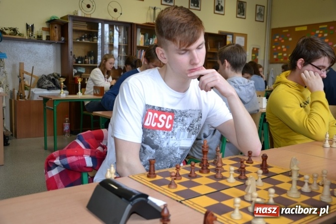 Zdjęcie w galerii na portalu naszraciborz.pl: Gimnazjum nr 2 i ZSO Tworków zwycięzcami rejonowych zawodów szachowych wiadomości z regionu