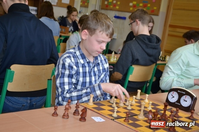 Zdjęcie w galerii na portalu naszraciborz.pl: Gimnazjum nr 2 i ZSO Tworków zwycięzcami rejonowych zawodów szachowych wiadomości z regionu