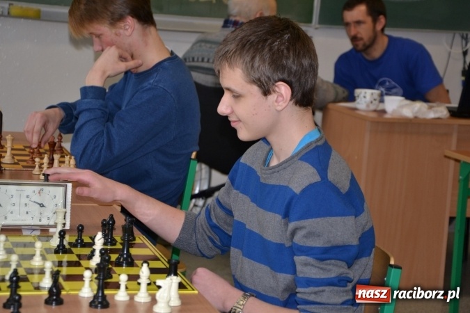 Zdjęcie w galerii na portalu naszraciborz.pl: Gimnazjum nr 2 i ZSO Tworków zwycięzcami rejonowych zawodów szachowych wiadomości z regionu