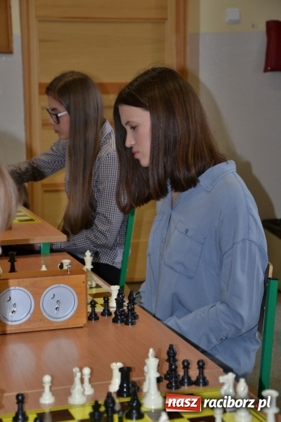 Zdjęcie w galerii na portalu naszraciborz.pl: Gimnazjum nr 2 i ZSO Tworków zwycięzcami rejonowych zawodów szachowych wiadomości z regionu
