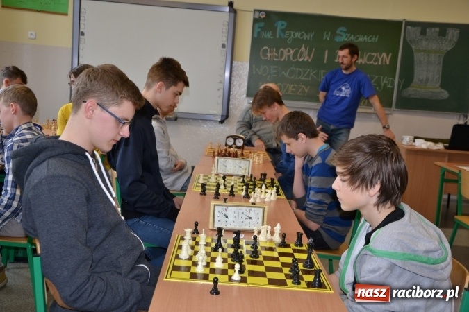 Zdjęcie w galerii na portalu naszraciborz.pl: Gimnazjum nr 2 i ZSO Tworków zwycięzcami rejonowych zawodów szachowych wiadomości z regionu