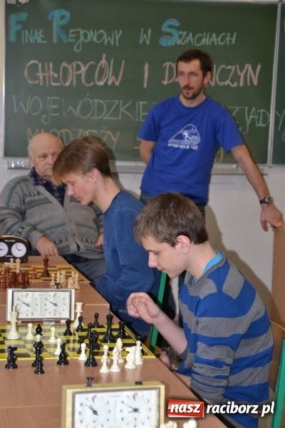 Zdjęcie w galerii na portalu naszraciborz.pl: Gimnazjum nr 2 i ZSO Tworków zwycięzcami rejonowych zawodów szachowych wiadomości z regionu