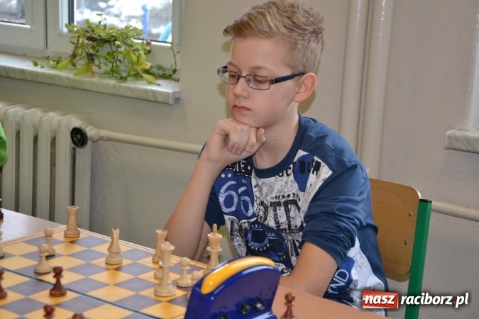 Zdjęcie w galerii na portalu naszraciborz.pl: Gimnazjum nr 2 i ZSO Tworków zwycięzcami rejonowych zawodów szachowych wiadomości z regionu