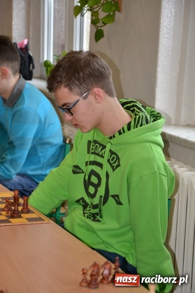 Zdjęcie w galerii na portalu naszraciborz.pl: Gimnazjum nr 2 i ZSO Tworków zwycięzcami rejonowych zawodów szachowych wiadomości z regionu