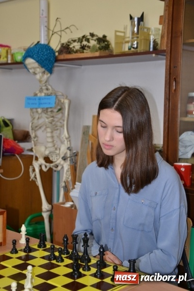 Zdjęcie w galerii na portalu naszraciborz.pl: Gimnazjum nr 2 i ZSO Tworków zwycięzcami rejonowych zawodów szachowych wiadomości z regionu