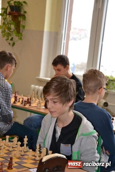 Zdjęcie w galerii na portalu naszraciborz.pl: Gimnazjum nr 2 i ZSO Tworków zwycięzcami rejonowych zawodów szachowych wiadomości z regionu